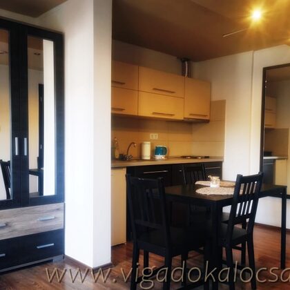 Apartman / emeleti / fürdőszobával, konyhával / 3 személyes